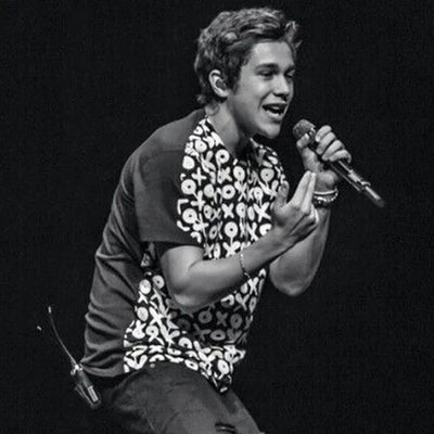 Austin Mahone wearing XOXO T-shirt