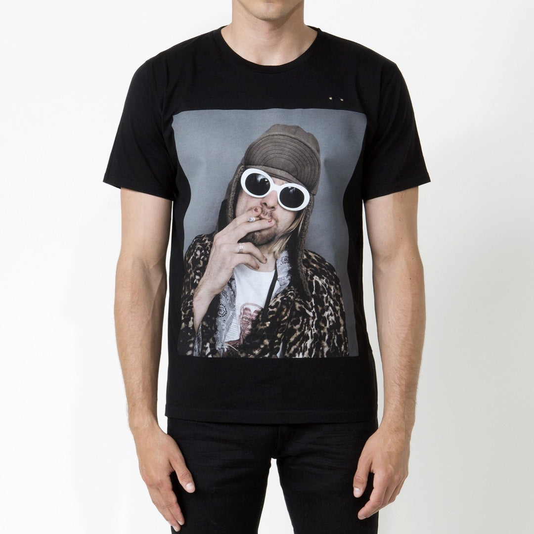 ONE T-SHIRT 黒 カートコバーン1、ユニセックスフィットTシャツ カートコバーン1、ユニセックスフィットTシャツブラック – ONETSHIRT
